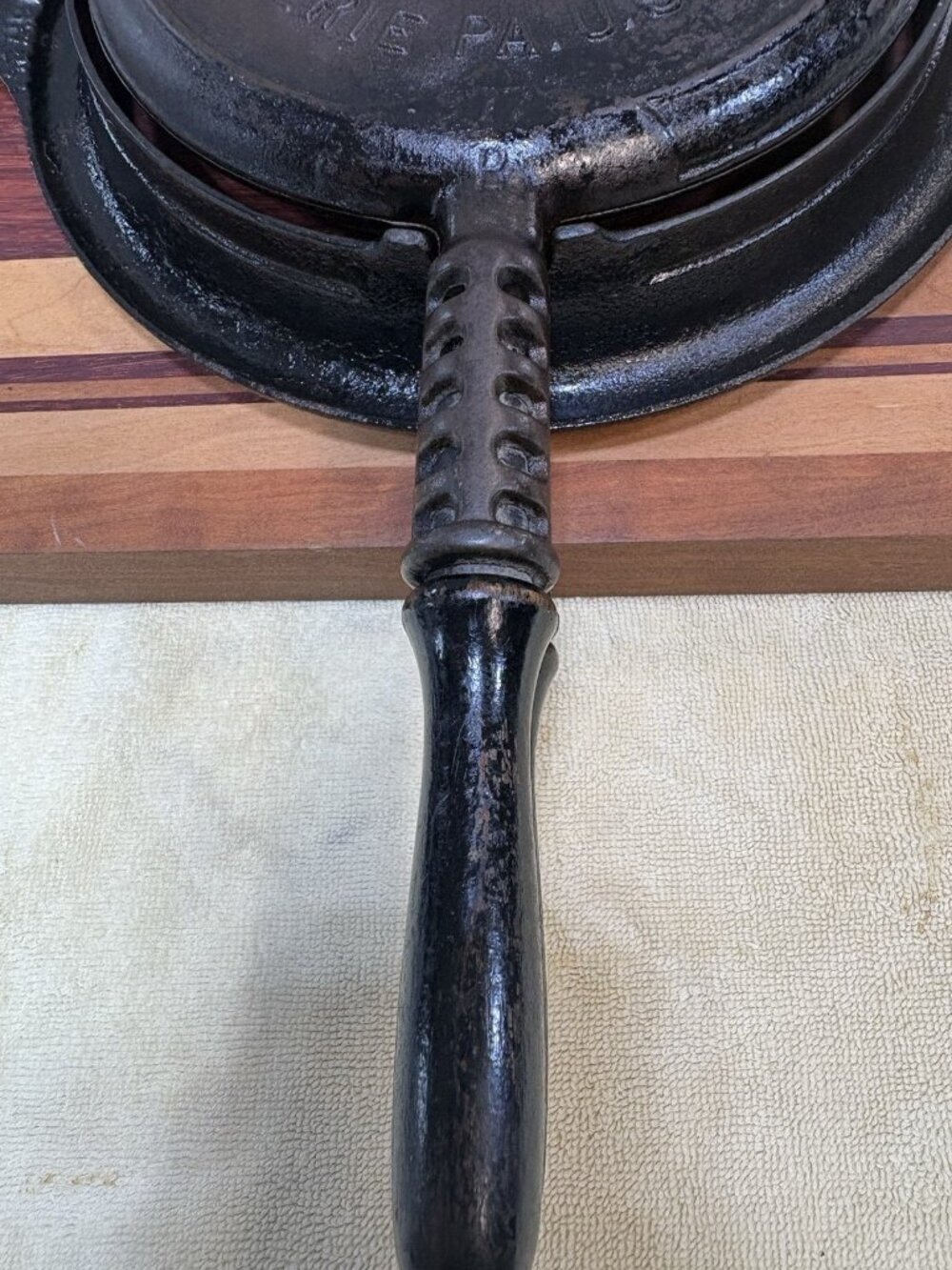 Vtg Griswold No.8 Waffle Maker Cast Iron 1908 Co American Low Base 975,976,977 - Picture 3 of 15